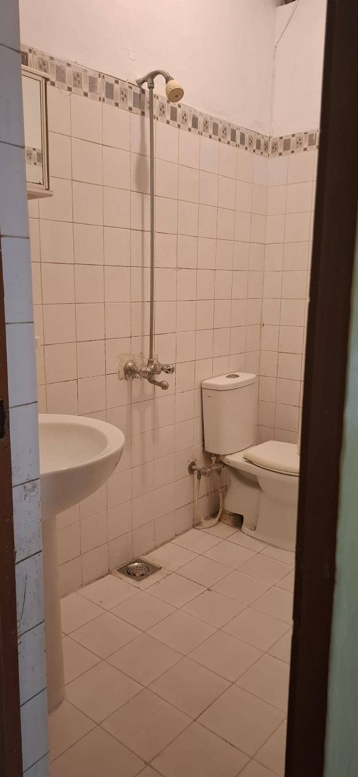 Upper portion for rent at prime location in G-10/1 11
