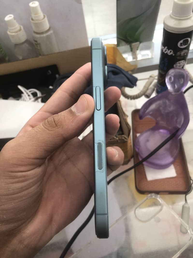 Iphone 16 new 4 days used 0