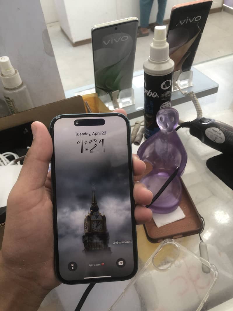 Iphone 16 new 4 days used 2