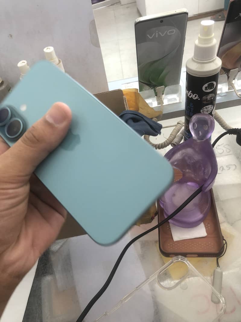 Iphone 16 new 4 days used 3
