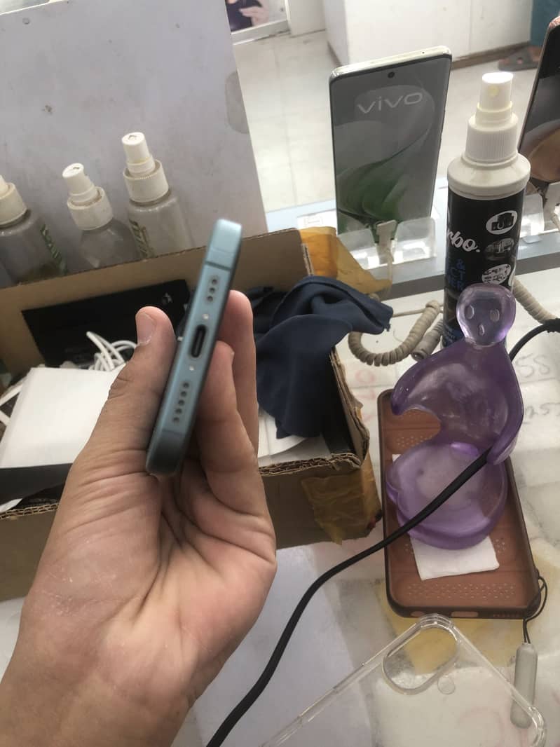 Iphone 16 new 4 days used 5