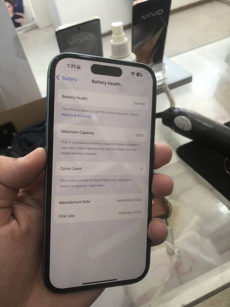 Iphone 16 new 4 days used 7