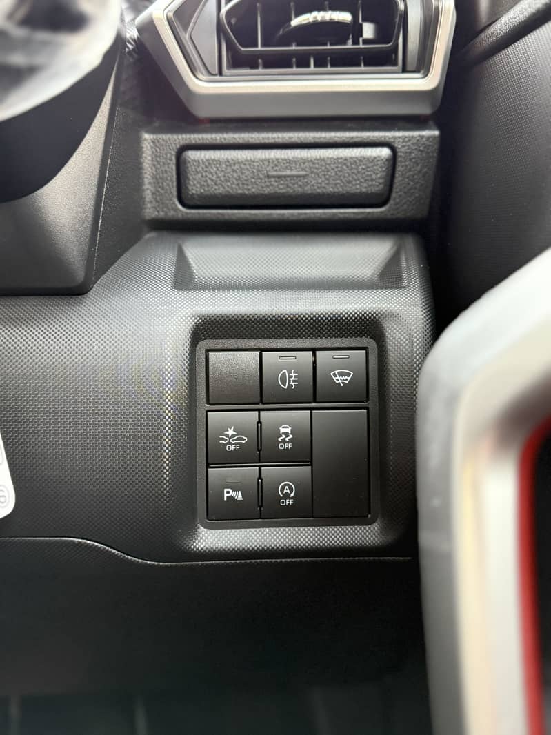 Daihatsu Rocky 11