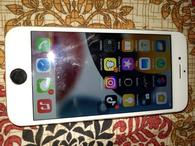 urgent  sell Apple iPhone 7 – Silver (32GB) – 3