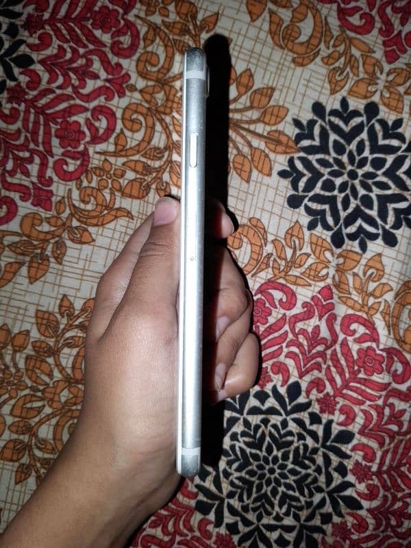 urgent  sell Apple iPhone 7 – Silver (32GB) – 7