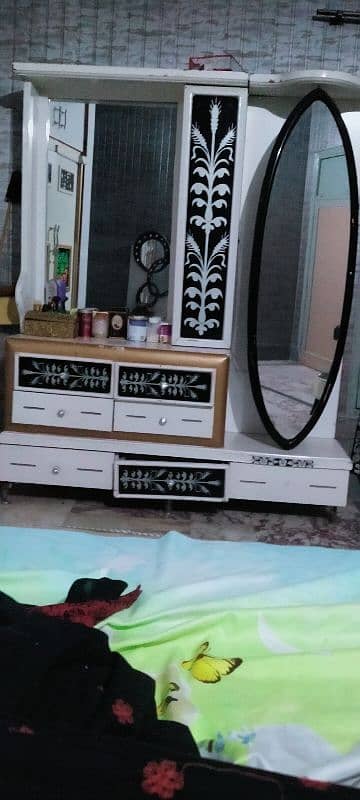 dressing table 0
