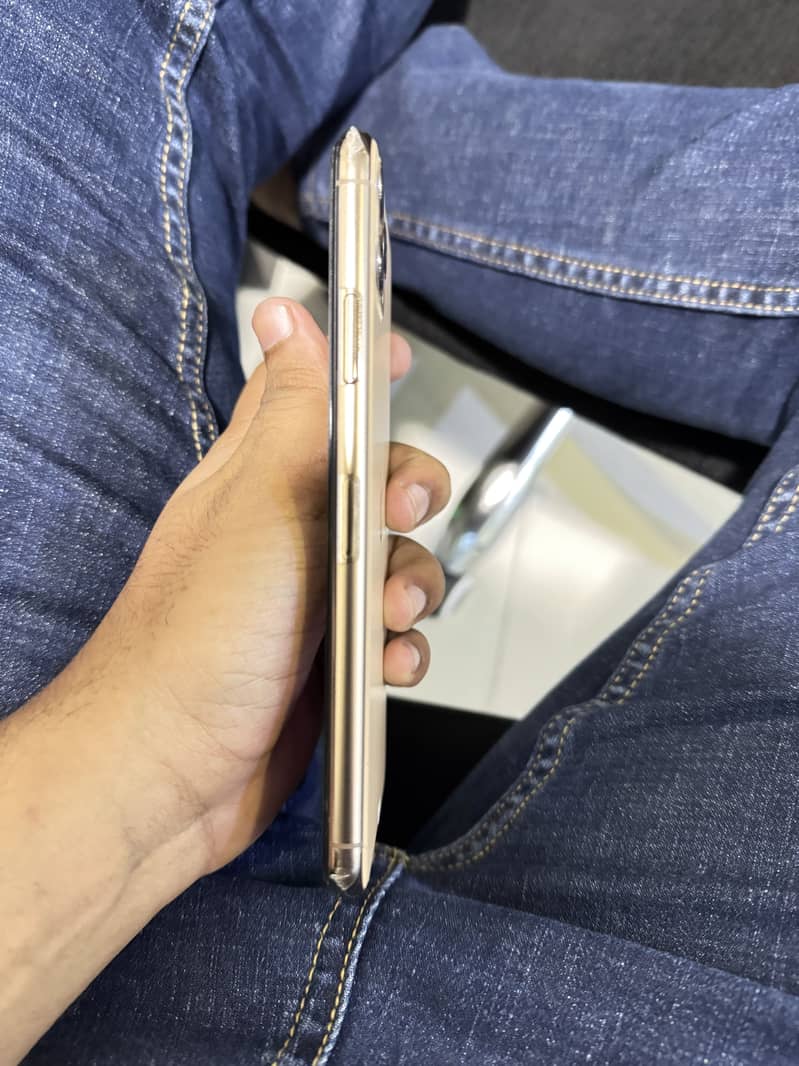 IPhone 11 pro max 2
