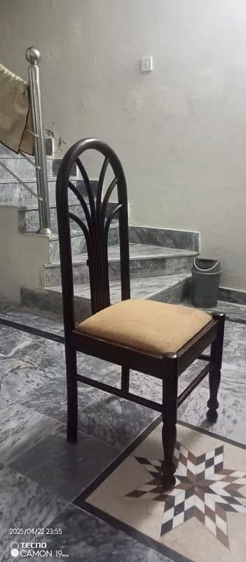 dinning table with 6 chairs 0