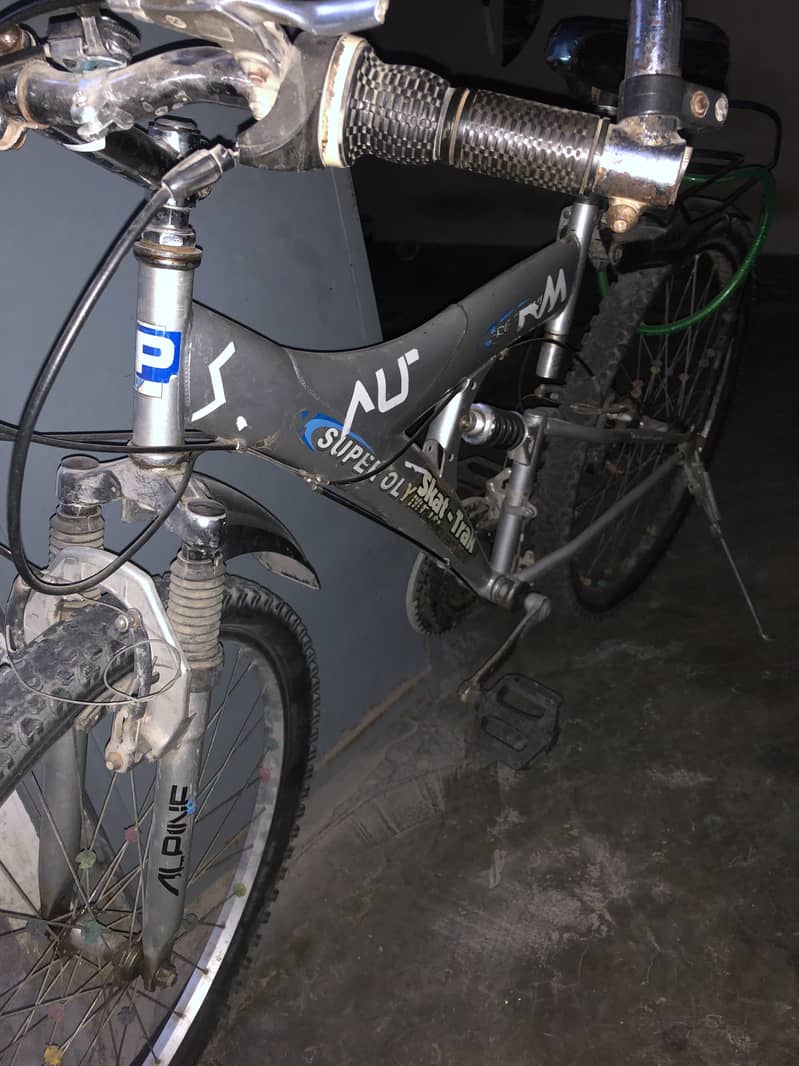 It's a mountain climber cycle,shock absorbers,original paint & parts 0