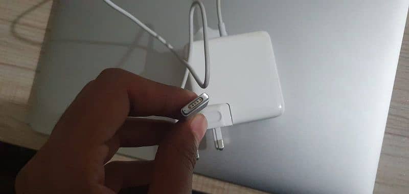 Macbook Air 2017, 10/10 condition. 7