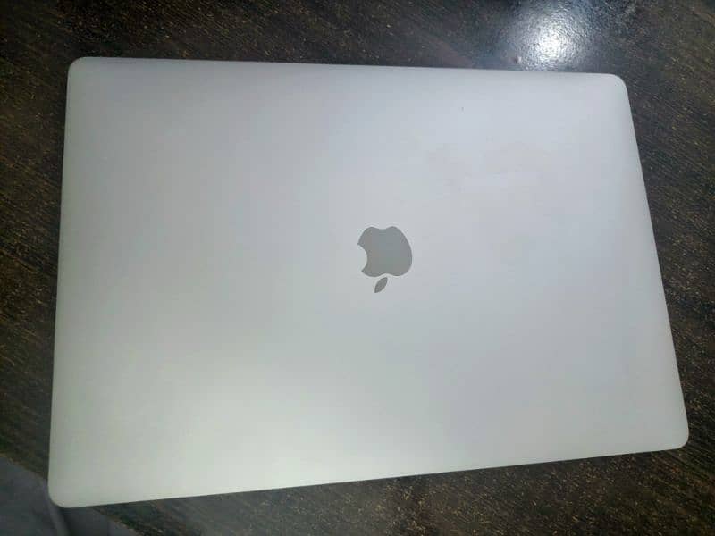 Macbook pro 2019 with original charger (10/10) condition 0