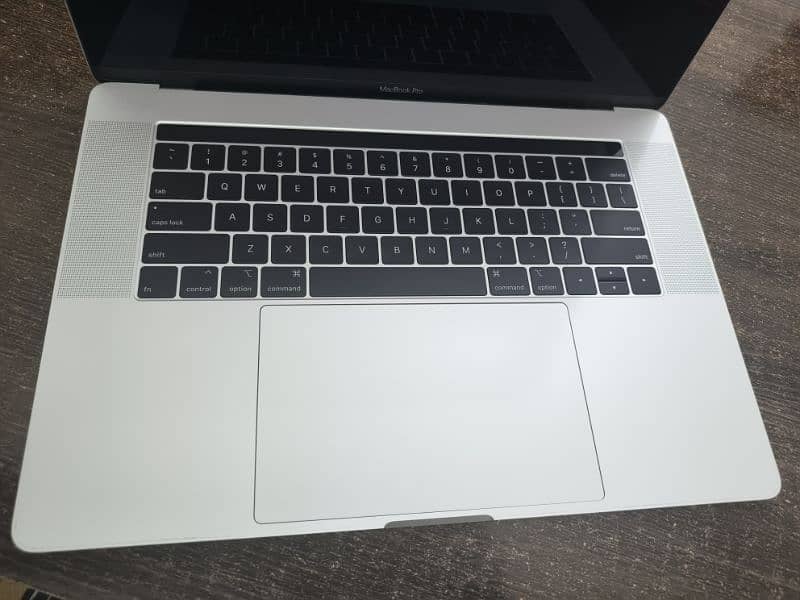 Macbook pro 2019 with original charger (10/10) condition 4