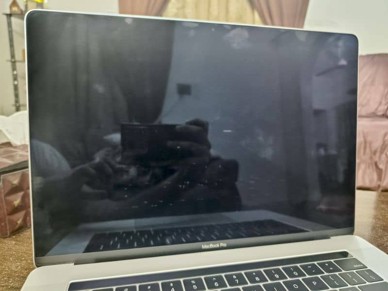 Macbook pro 2019 with original charger (10/10) condition 5