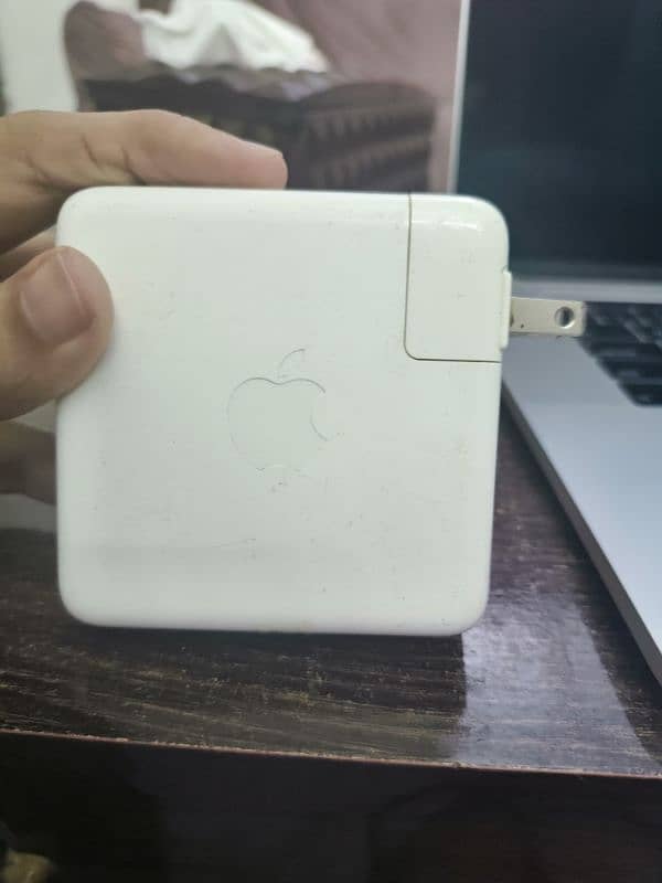 Macbook pro 2019 with original charger (10/10) condition 6
