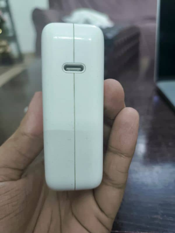 Macbook pro 2019 with original charger (10/10) condition 9