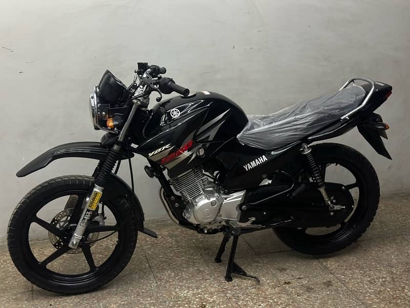 yamaha ybr125g 2017 model ( 2 digit golden num ) 0