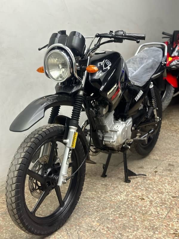 yamaha ybr125g 2017 model ( 2 digit golden num ) 1
