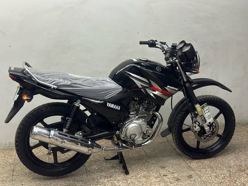 yamaha ybr125g 2017 model ( 2 digit golden num ) 2