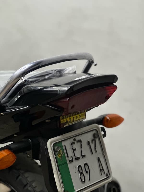 yamaha ybr125g 2017 model ( 2 digit golden num ) 4