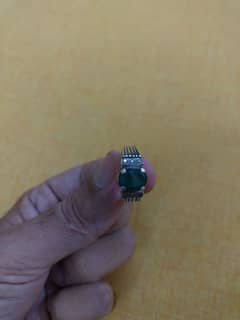 emerald stone ring