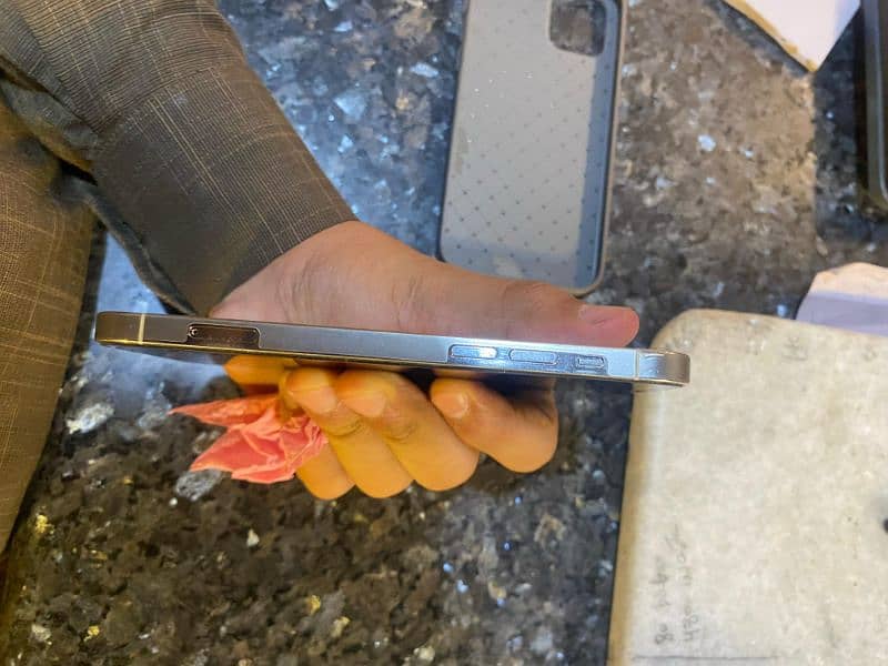 Iphone 12 pro with box 4