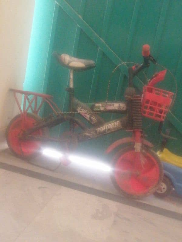 kids cycle in good condition 0