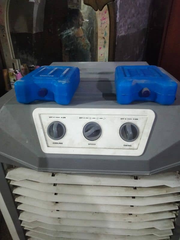 canon air cooler with 4 cool bottles 1