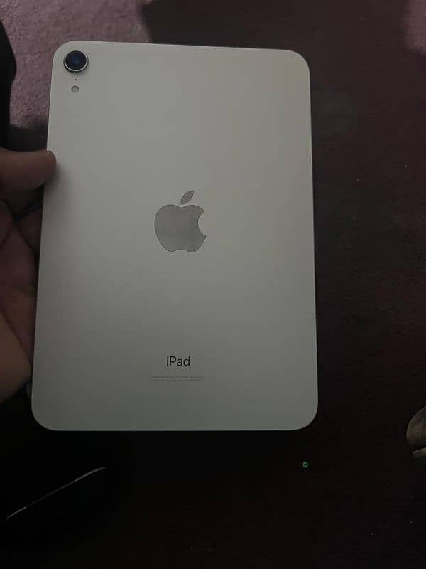 iPad mini 6 no box only charger iPad  only rate tho 7