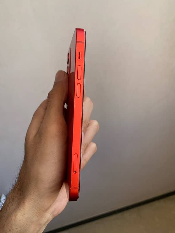 iPhone 12 128GB Factory Unlock Red Product. 3