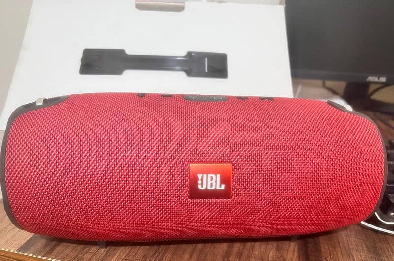 JBL Xtreme speaker 0