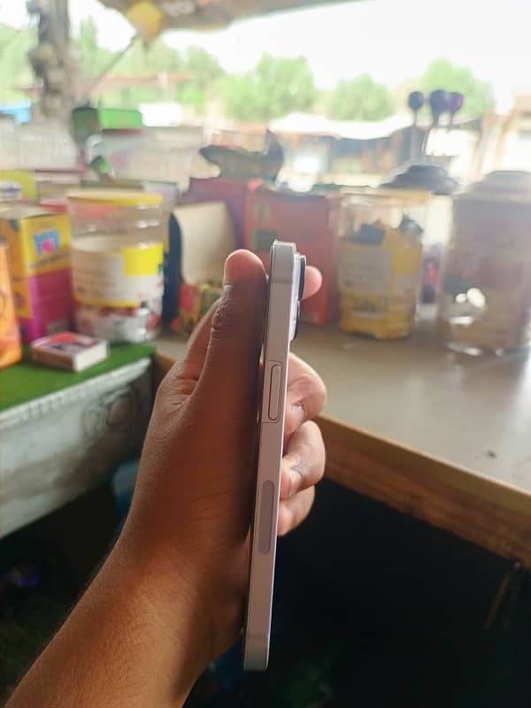 iphone 14 10/10 condition 99 health with box and cable 3
