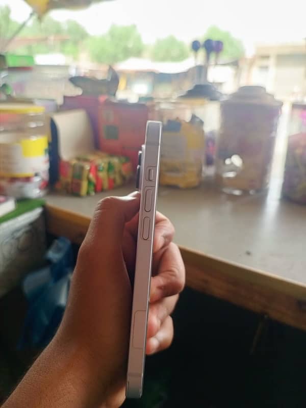 iphone 14 10/10 condition 99 health with box and cable 5
