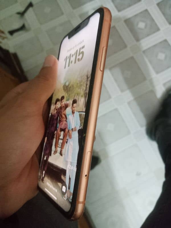 i phone XR non pta 128gb 82 bettry health water pack With data cable 1