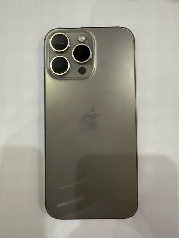 15 pro max 256 gb , natural titanium (Non Pta) 0