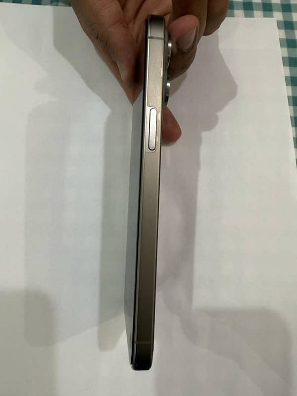 15 pro max 256 gb , natural titanium (Non Pta) 3