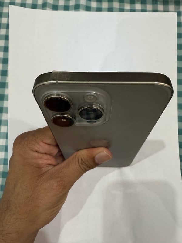 15 pro max 256 gb , natural titanium (Non Pta) 4