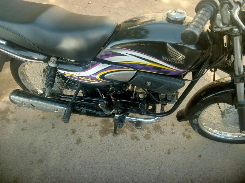 Honda pridor black color for sale in urjant basd. good conditions. 1