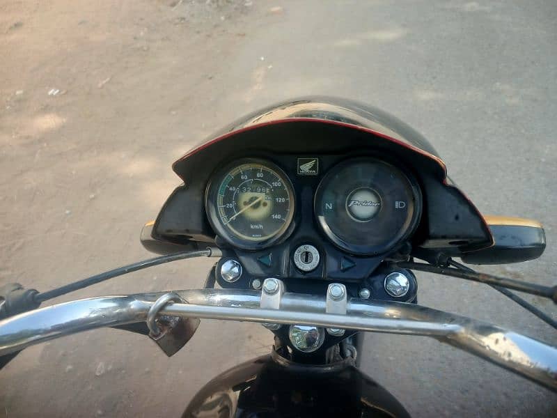 Honda pridor black color for sale in urjant basd. good conditions. 2