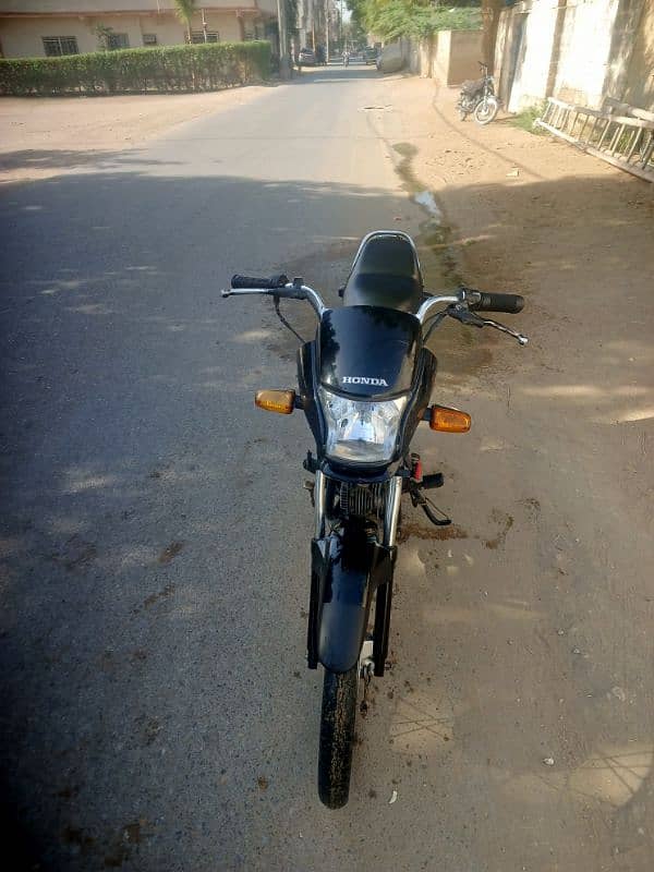 Honda pridor black color for sale in urjant basd. good conditions. 9