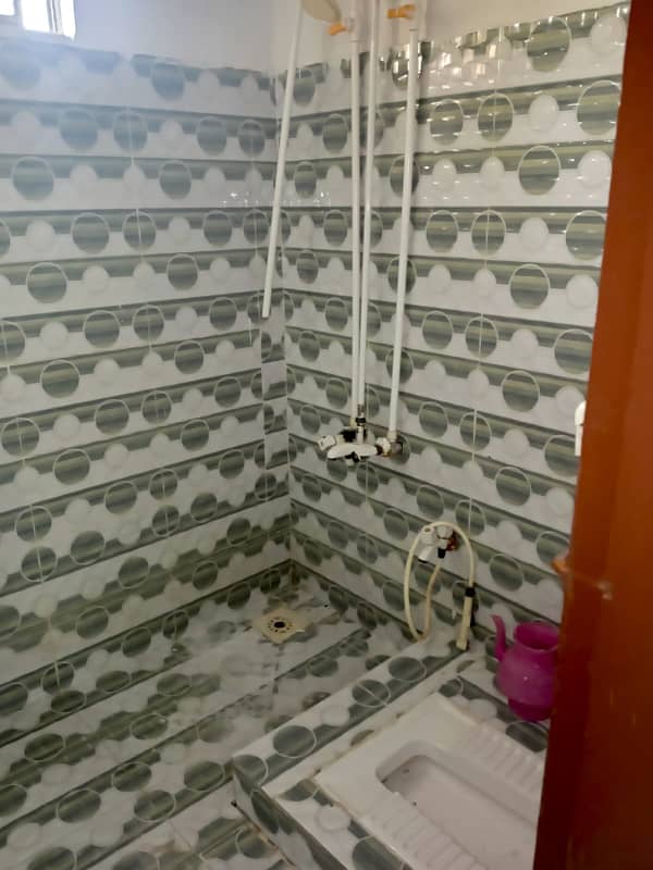 3 ROOM LEASED FLAT MAIN 150FT ROAD FACING IN SECTOR 11A NEAR POWER HOUSE CHOWRANGI NEW BUILDING 0