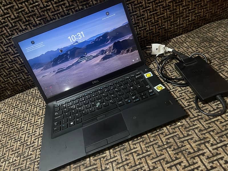 Dell Core i 5 8th generation  8 gb ram  256 ssd rom 2