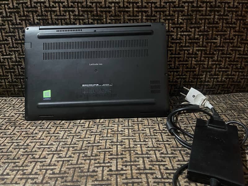 Dell Core i 5 8th generation  8 gb ram  256 ssd rom 4