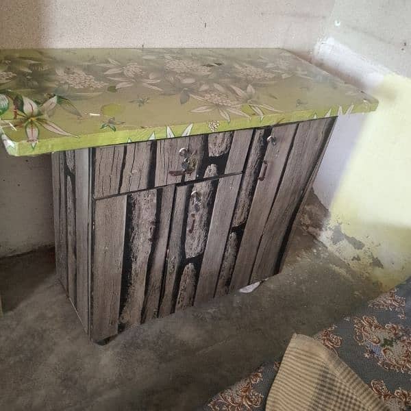 Iron table 0