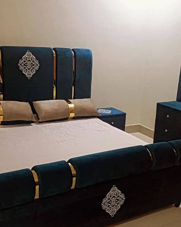 complete set bed dressings side tables 0