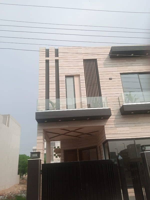 ALUMINIUM WINDOW AND GLASS PARTITION 7