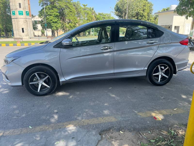 Left fender minor touching  bki total genuine new tyres or new battery 4