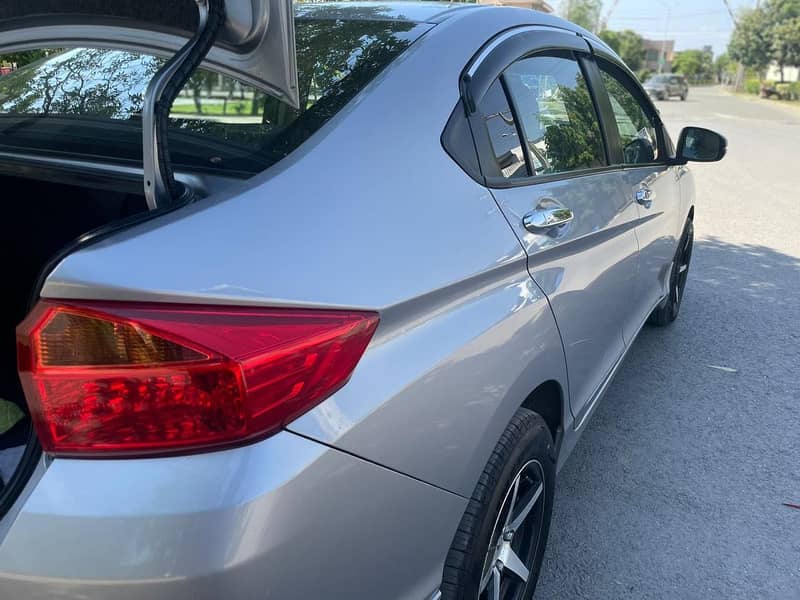 Left fender minor touching  bki total genuine new tyres or new battery 5