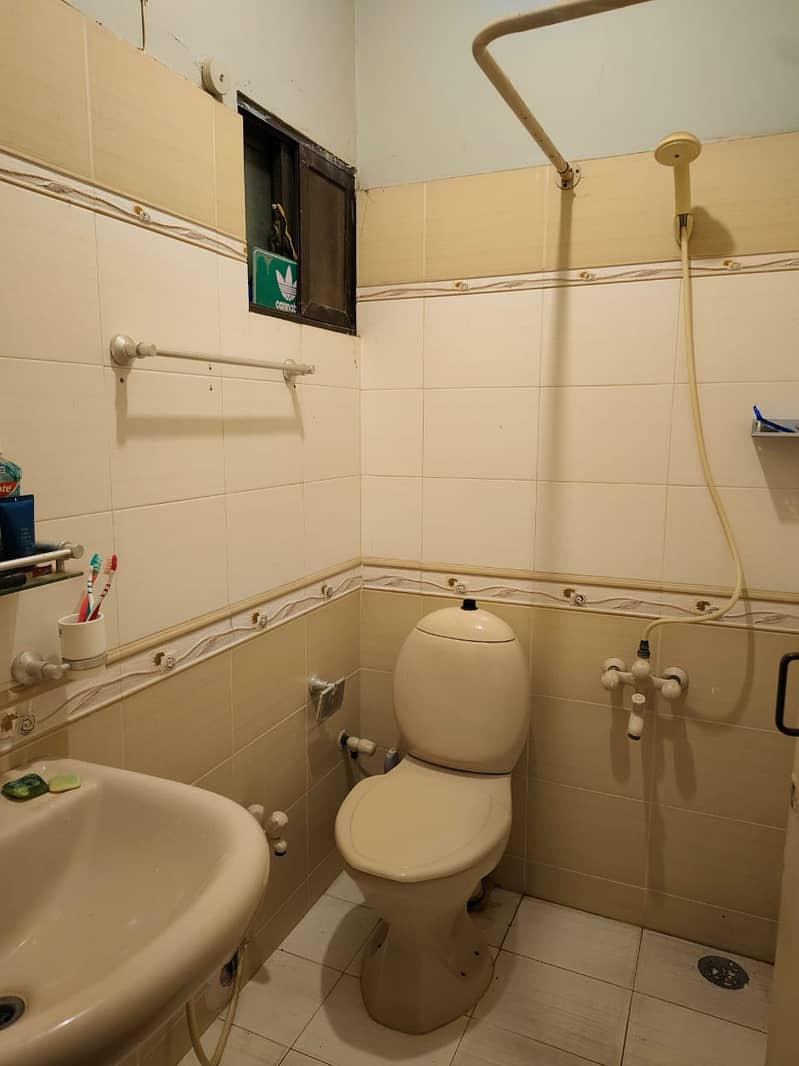apartment for sell 3 bed dd in nishat commercial park facing 2