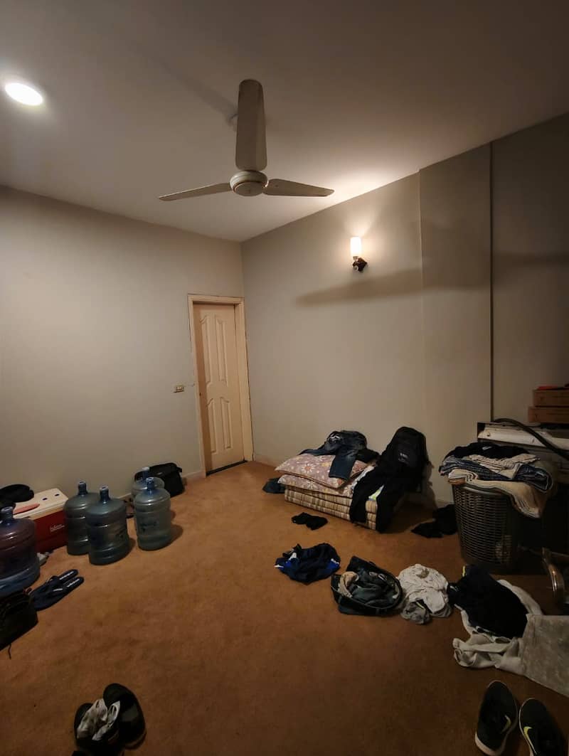 apartment for sell 3 bed dd in nishat commercial park facing 4