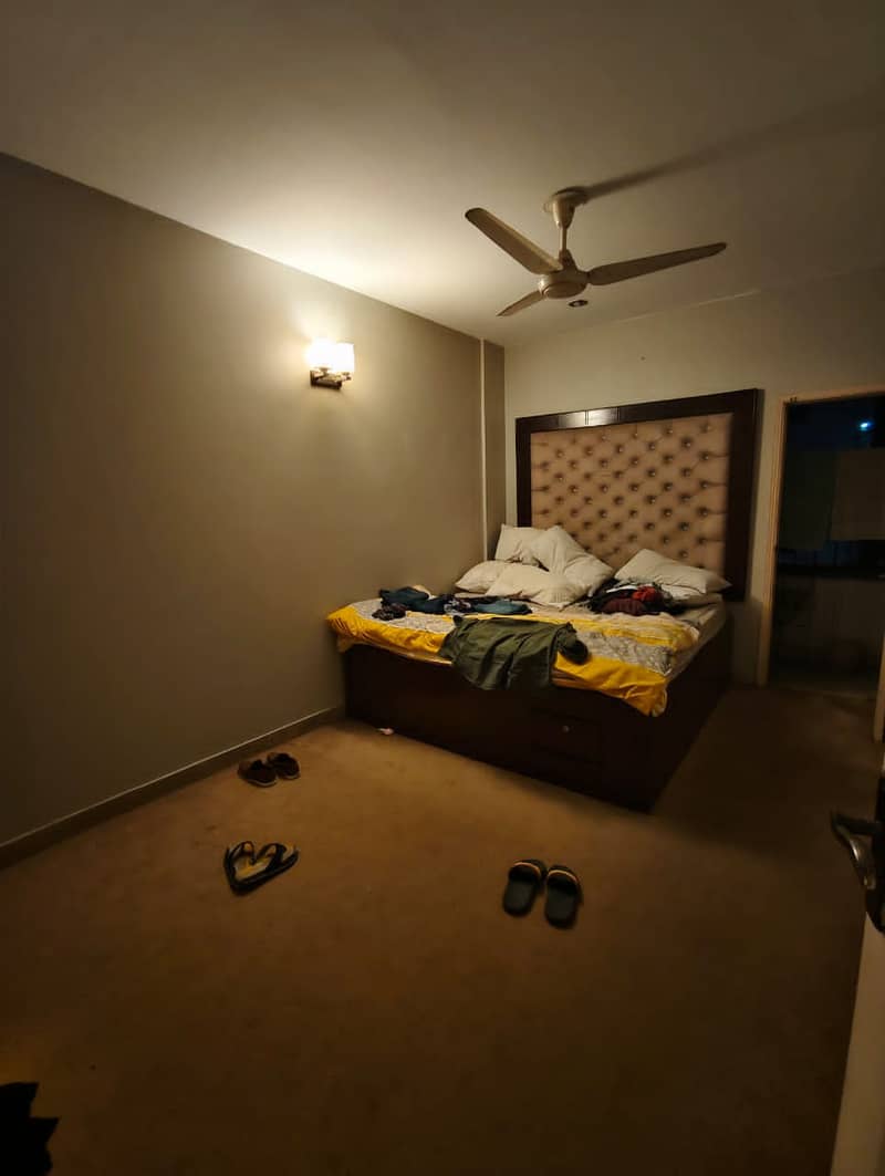 apartment for sell 3 bed dd in nishat commercial park facing 6